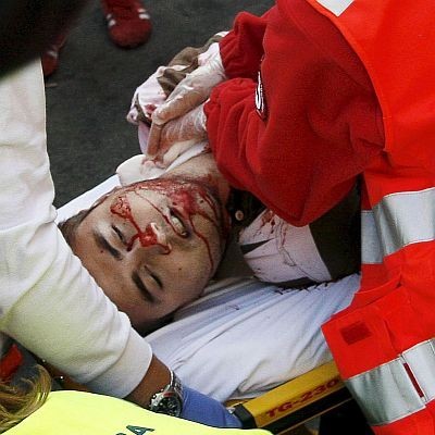Ранен от бик мъж в испанския град Памплона