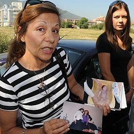 Виолета Липчева показва последните снимки на дъщеря си Люба Липчева, която умира по времето когато д-р Мазнейкова все още е кадър на  майчин дом .