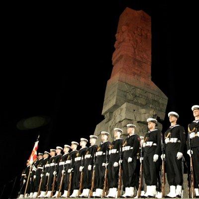 ВМС служители по време на церемония по случай 70-та годишнина от избухването на Втората световна война в Гданск, Полша