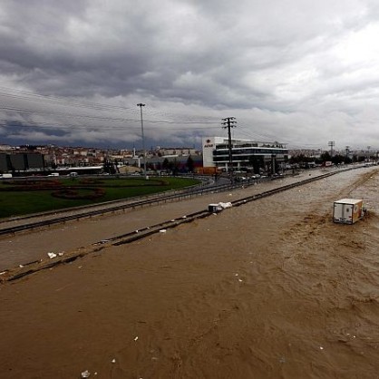 Наводнена магистрала край Истанбул
