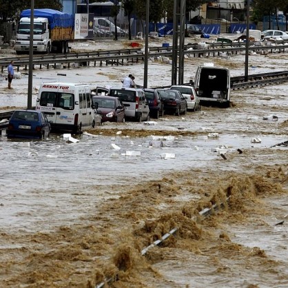 Наводнени пътища в Истанбул