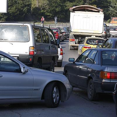 Задръстване на коли след катастрофа във Варна
