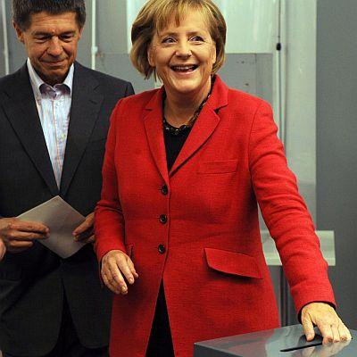 Канцлерът на Германия Ангела Меркел и съпругът й гласуват