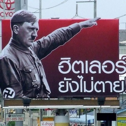 Билборд с Хитлер в курорта Патая в Тайланд