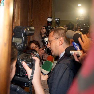 Журналисти попитаха Станишев чувства ли се употребен