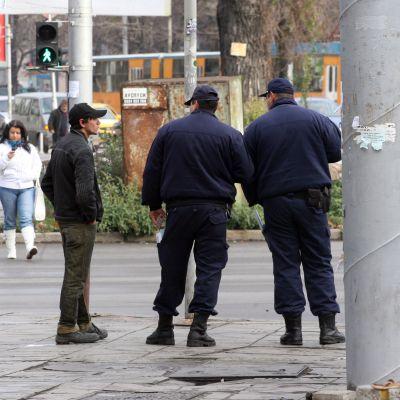 Полицаи на Лъвов мост в София