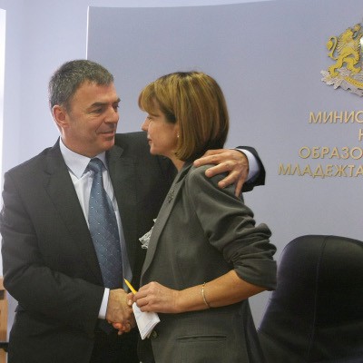 Новият министър на образованието Сергей Игнатов прие властта досегашния образователен министър Йорданка Фандъкова
