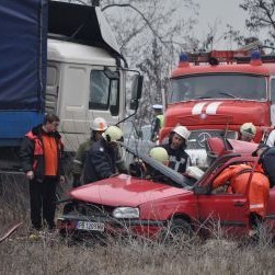 Мъж и жена загинаха при челен удар с камион на Асеноградско шосе
