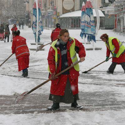 Чистят снега от пловдивските улици