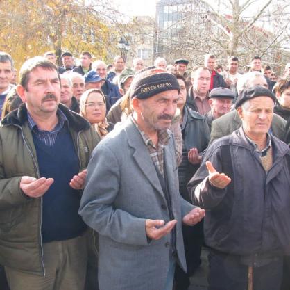 Избиратели на ДПС се молят в Момчиловград