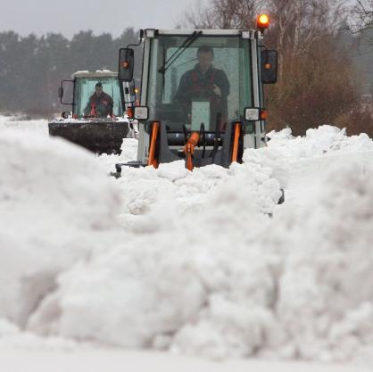 Сняг затрупа пътищата в Германия