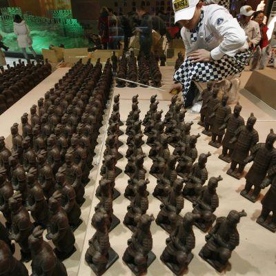 560 войници от шоколад, направени в Китай