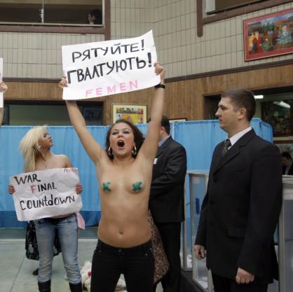 Нестандартен протест в украинска избирателна секция