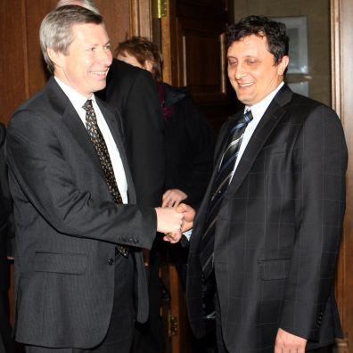 Посланикът на САЩ Джеймс Уорлик и председателят на СГС Георги Колев