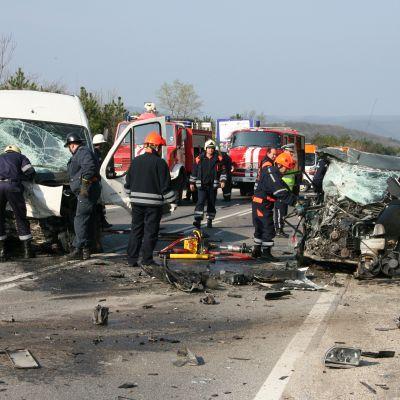 тежка катастрофа станала на пътя между селата Шереметя и Малък Чифлик край Велико Търново