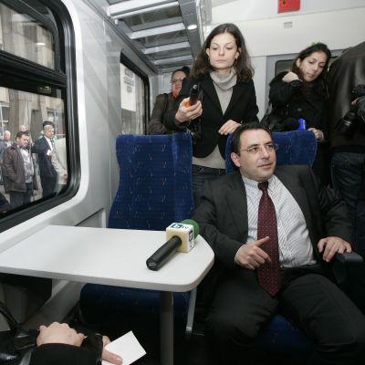 Министърът на транспорта Александър Цветков в новия влак  Бургас уикенд