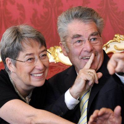 Новият стар президент на Австрия Хайнц Фишер със съпругата си Маргит