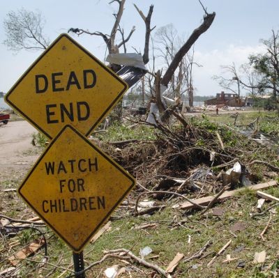 Десет души загинаха, след като мощно торнадо  връхлетя щата Мисисипи