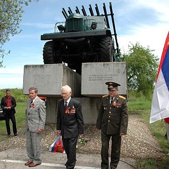 Край мемориалния паметник  Катюша  бе отбелязано тържествено 65-та годишнина от победата над хитлерофашизма и Деня на Европа.