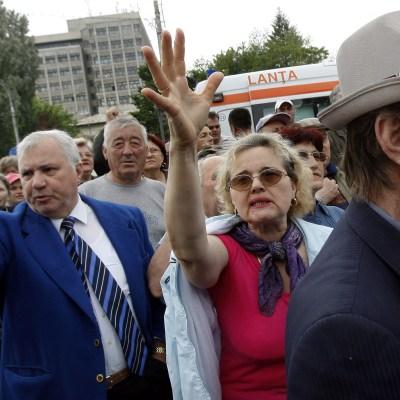 Румънски пенсионери протестират пред президентския дворец