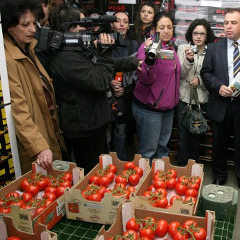 Проверка на министър Мирослав Найденов на борсата в Слатина за заразени домати