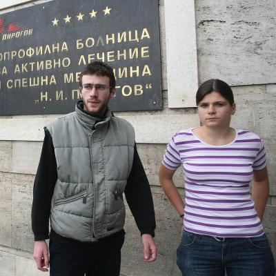В средите на крайно десните екстремисти трябва да бъдат търсени нападателите, каза приятел на един от пострадалите
