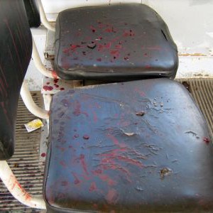 Кръв по седалките на трамвая личеше след побоя