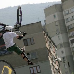 Байкъри показаха умения в южния парк