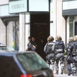 Мъж взе заложници в центъра на Лайпциг
