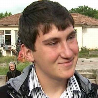 Брезнишките села Долна и Горна Секирна имат 19-годишен кмет Лъчезар Лазов