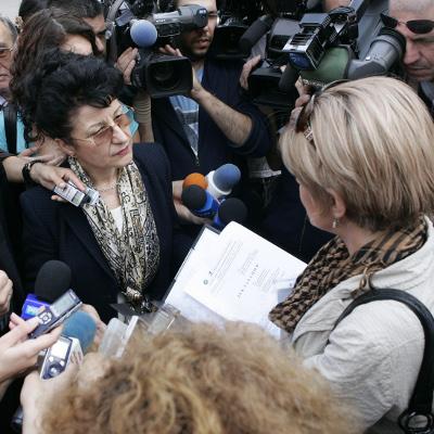 Министърът на здравеопазването Анна-Мария Борисова се срещна с пеотестиращите, които й връчиха своите искания