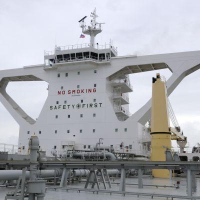 Огромният тайвански танкер е наречен Китът