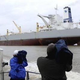Огромният тайвански танкер е наречен Китът