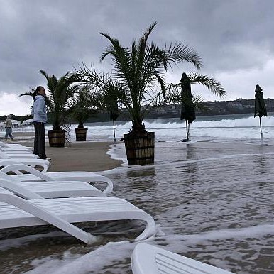 Лятна буря  потопи  плажа на Смокиня