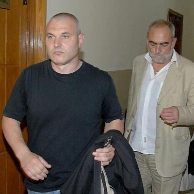 Бившият полицай Петко Лисичков на влизане в съдебната зала