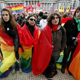 Протест пред аржентинския парламент заради гей бракове