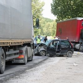 Двама мъже загинаха при тежка катастрофа на пътя Попово - Търговище