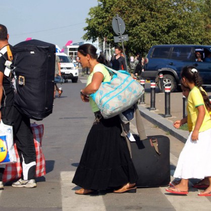 Франция депортира поредната група румънски роми