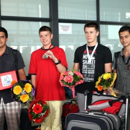 Български ученици с четири медала от олимпиада по информатика