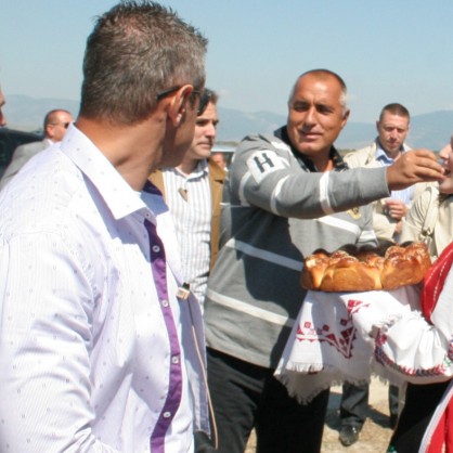 Бойко Борисов на символичната първа копка на ЛОТ 4 от автомагистрала Тракия