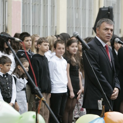 Гост на откриването бе министърът на образованието и науката Сергей Игнатов