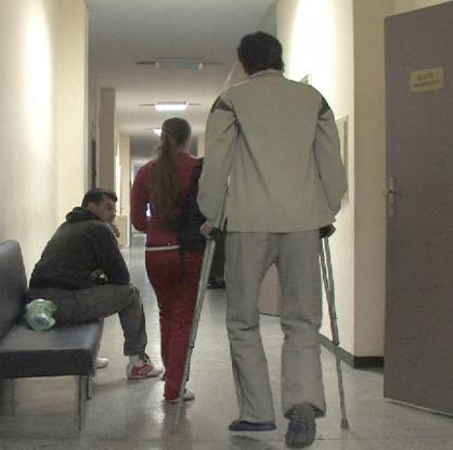 Пациенти в коридора на болница