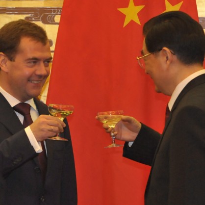Дмитрий Медведев и  китайският му колега Ху Цзинтао
