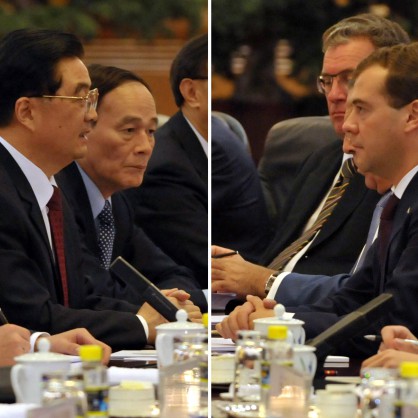 Дмитрий Медведев и китайският му колега Ху Цзинтао