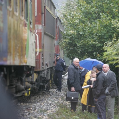 Международният пътнически влак от Белград и български служебен влак са се сблъскали между Драгоман и Драгоил