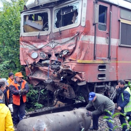 Два влака катастрофираха близо до Драгоман