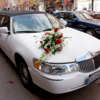 Хиляди двойки в цял свят минаха под венчило на най-запомнящата се дата в годината – 10.10. 2010