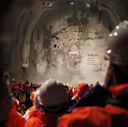 Всеки ден през тунела ще могат да преминават 300 влака