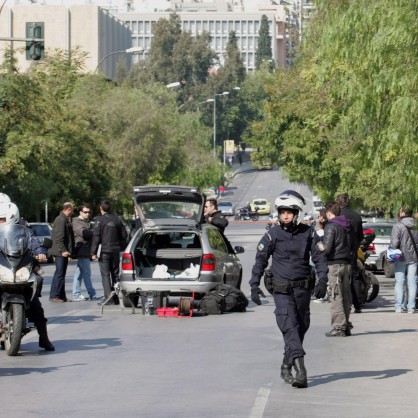 Бомба избухна в пратка в Гърция