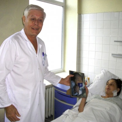 Доц. Живко Караколев, ръководител на лекарския екип, излекувал 30 годишната родилка